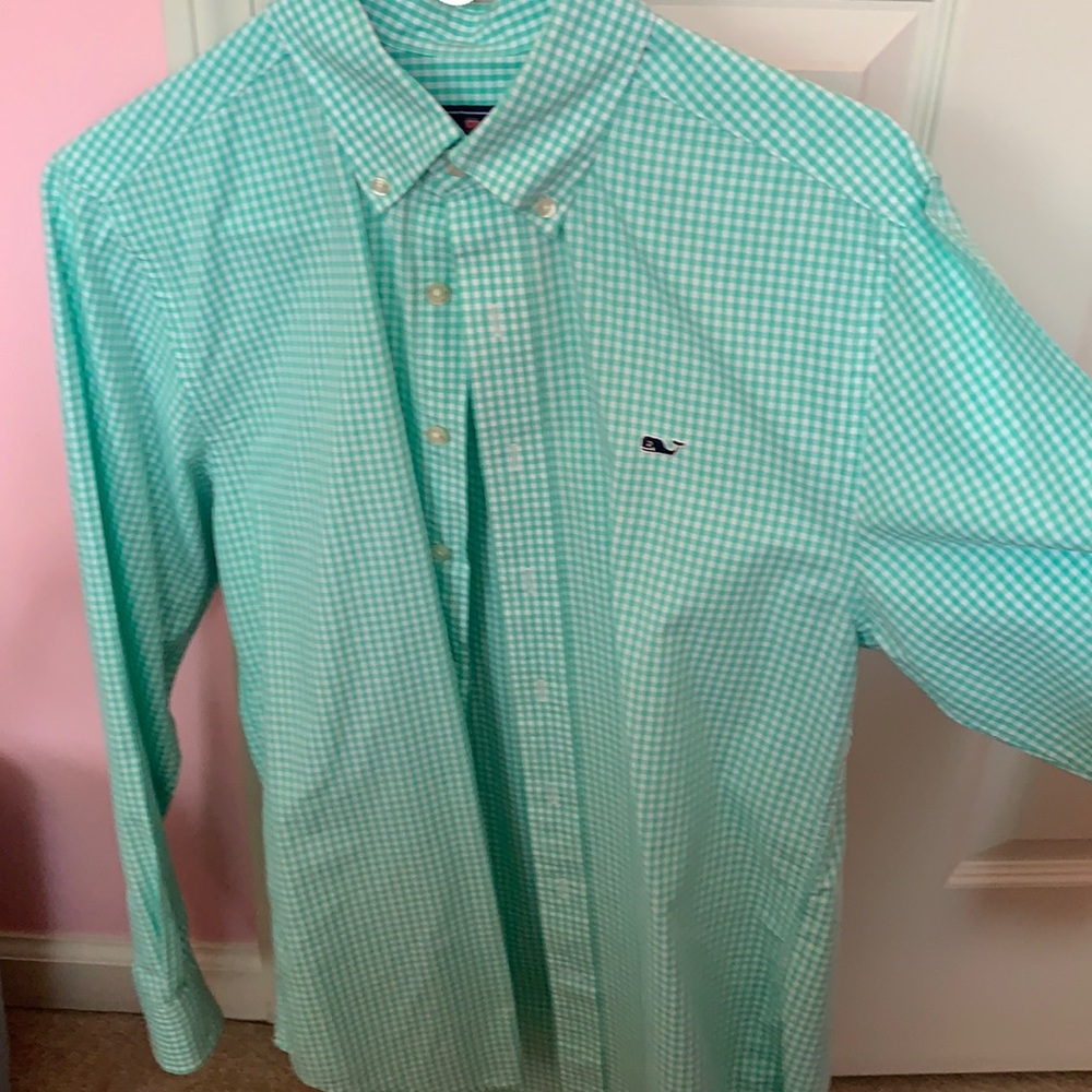 Men’s Vineyard vines button up shirt